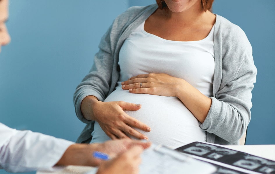 Las mujeres embarazadas y los bebés nacidos durante la pandemia de la  COVID-19 se enfrentarán a unos sistemas de salud sobrecargados y a  interrupciones en los servicios